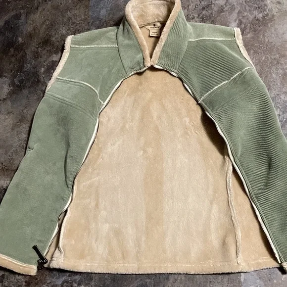 Woolrich - Ladies two-for-one: Corduroy Vest w/Matching Shirt - Picture 7 of 11